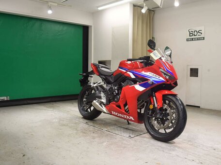 2026 Honda CBR 650R, красный, 1377000 рублей, вид 3