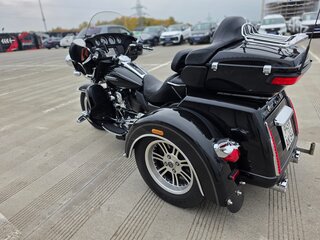 2017 Harley-Davidson Tri Glide, чёрный, 2799000 рублей, вид 4