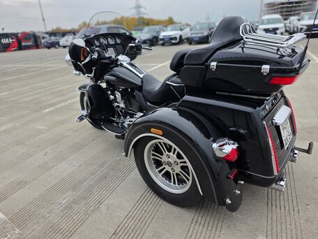 2017 Harley-Davidson Tri Glide, чёрный, 2799000 рублей, вид 4