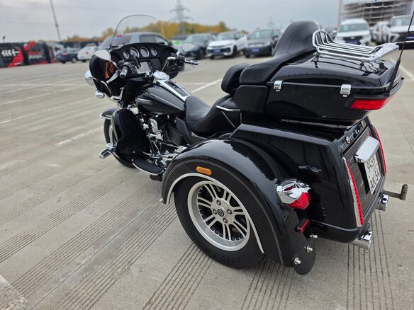 2017 Harley-Davidson Tri Glide, чёрный, 2799000 рублей - вид 4