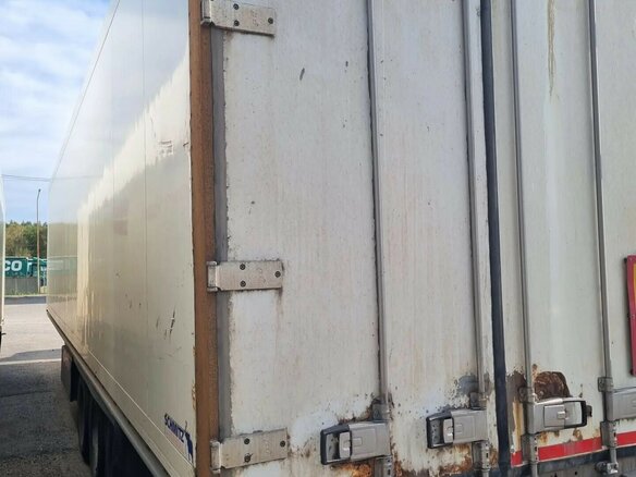 2010 Schmitz Cargobull SKO, белый, 1700000 рублей - вид 1