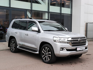 2015 Toyota Land Cruiser 200 Series Рестайлинг 2, серебристый, 5940000 рублей, вид 3