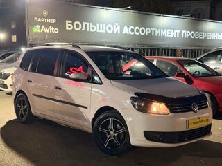 2013 Volkswagen Touran I Рестайлинг 2, белый, 1289000 рублей, вид 2