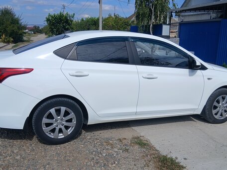 2019 Hyundai Solaris II, белый, 1400000 рублей, вид 4