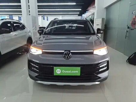 2025 Volkswagen Tharu XR, серый, 2250000 рублей, вид 2