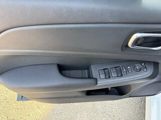 2023 Honda Vezel II, белый, 1420000 рублей, вид 4