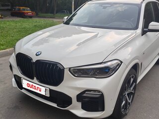 2020 BMW X5 M50i IV (G05/G18), белый, 7100000 рублей, вид 1