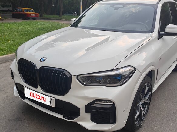 2020 BMW X5 M50i IV (G05/G18), белый, 7100000 рублей