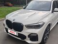 2020 BMW X5 M50i IV (G05/G18), белый, 7100000 рублей