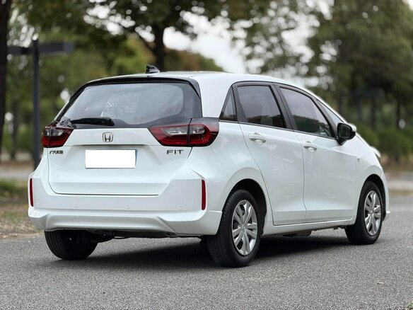 2023 Honda Fit Crosstar IV Рестайлинг, белый, 1080000 рублей - вид 4