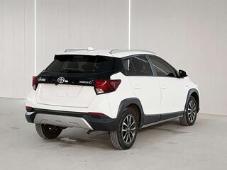 2022 Toyota Yaris L XP150 Рестайлинг, белый, 985000 рублей, вид 3