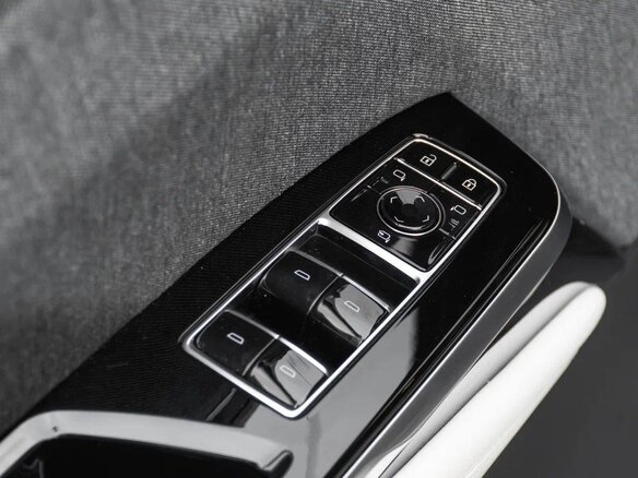 2025 Cadillac Escalade V Рестайлинг, чёрный, 21990000 рублей - вид 11