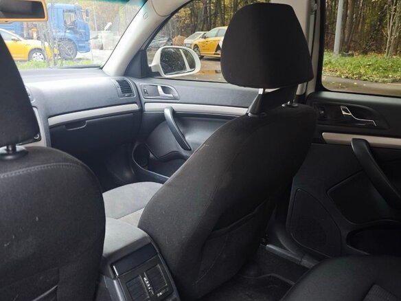 2011 Skoda Octavia DSG7 II (A5) Рестайлинг, белый - вид 8