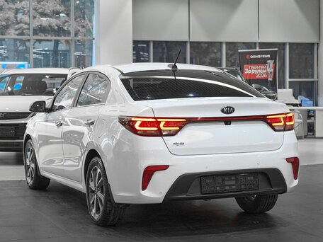 2018 Kia Rio IV, белый, 1149000 рублей, вид 4