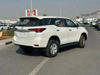 2026 Toyota Fortuner II Рестайлинг, белый, 5399000 рублей, вид 3