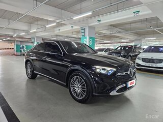 2025 Mercedes-Benz GLC Coupe 300 II (C254), чёрный, 8130750 рублей, вид 3