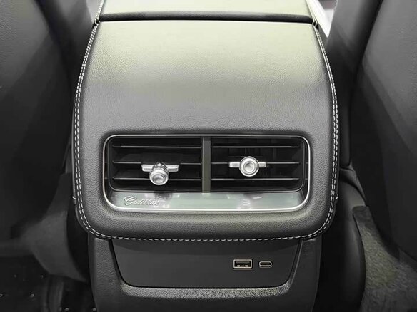 2026 Cadillac XT5 II, чёрный, 5066000 рублей - вид 12