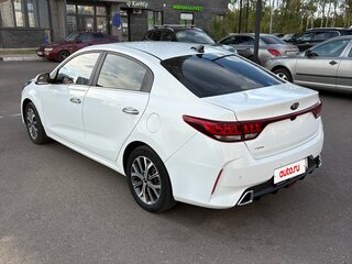 2021 Kia Rio IV Рестайлинг, белый, 1720000 рублей, вид 4
