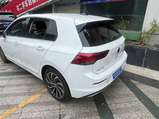2022 Volkswagen Golf VIII, белый, 1599111 рублей, вид 4