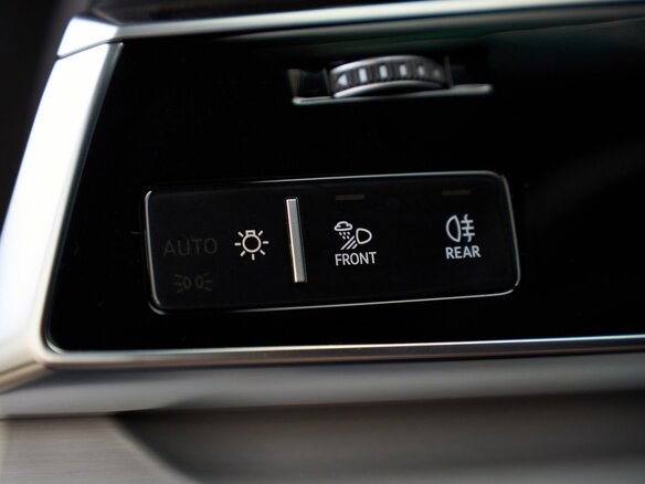 2025 Audi Q8 55 TFSI I (4M) Рестайлинг, серый, 13250000 рублей - вид 31