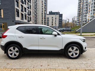 2020 Volvo XC40 I, белый, 3270000 рублей, вид 3