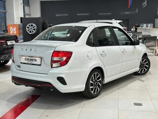 2026 Lada (ВАЗ) Granta Sport I Рестайлинг, белый, 1632000 рублей, вид 3