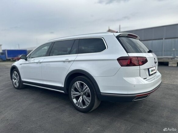 2020 Volkswagen Passat Alltrack B8 Рестайлинг, белый, 3000000 рублей - вид 5