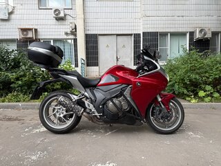 2010 Honda VFR 1200, красный, 750000 рублей, вид 2