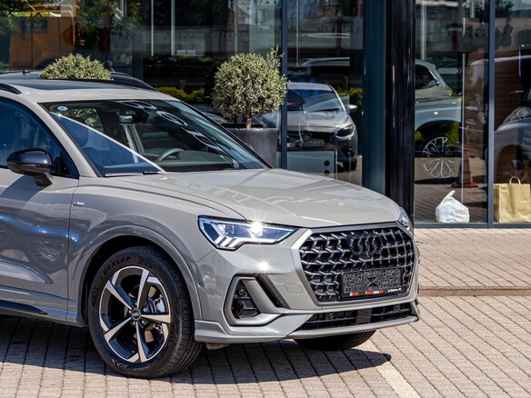 2025 Audi Q3 45 TFSI II (F3), серый, 4095000 рублей - вид 8