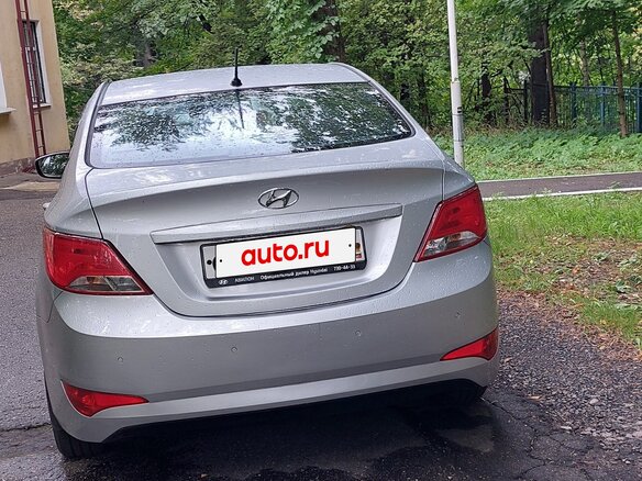 2015 Hyundai Solaris I Рестайлинг, серебристый, 650000 рублей - вид 5