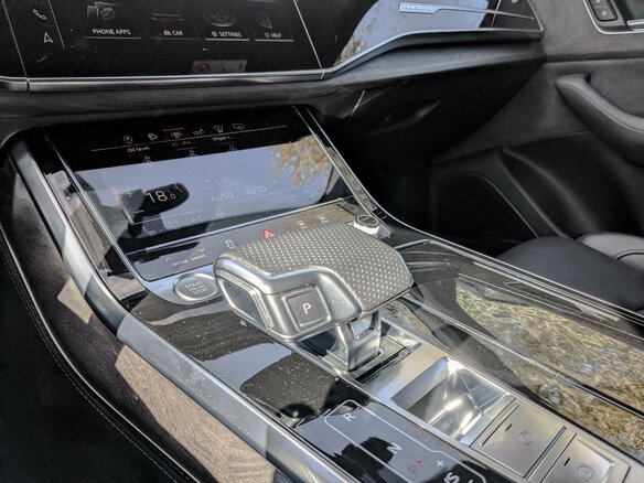 2018 Audi Q8 55 TFSI I (4M), оранжевый, 5150000 рублей - вид 24