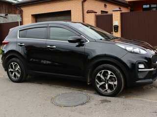 2021 Kia Sportage IV Рестайлинг, чёрный, 2100000 рублей, вид 5