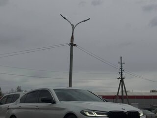 2021 BMW 5 серии Long 530Li VII (G30/G31/G38) Рестайлинг, белый, 4600000 рублей, вид 5