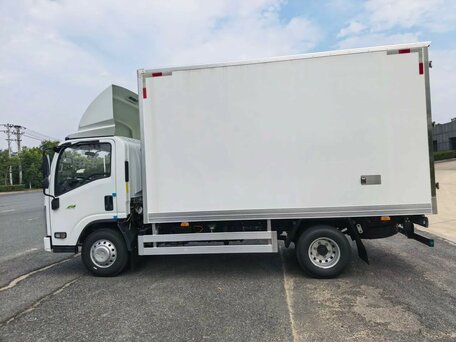 2026 Isuzu Elf (N-series), белый, 6000000 рублей, вид 2
