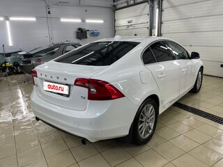 2014 Volvo S60 II Рестайлинг, белый, 1500000 рублей, вид 4