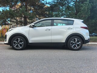 2021 Kia Sportage IV Рестайлинг, белый, 2490000 рублей, вид 1