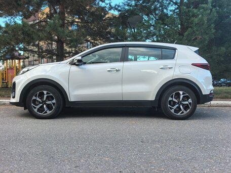 2021 Kia Sportage IV Рестайлинг, белый, 2490000 рублей, вид 1