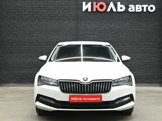 2019 Skoda Superb III Рестайлинг, белый, 2400000 рублей, вид 2