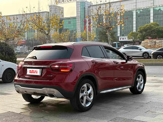 2017 Mercedes-Benz GLA 200 I (X156), красный, 2000000 рублей, вид 4