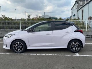 2023 Toyota Yaris IV, белый, 1044000 рублей, вид 5