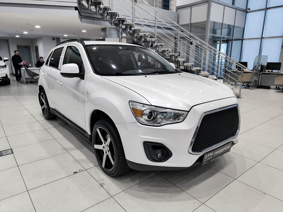 2013 Mitsubishi ASX I Рестайлинг, белый, 850000 рублей - вид 2