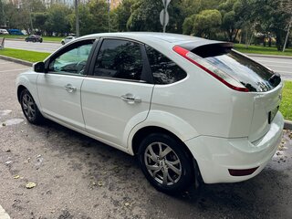 2010 Ford Focus II Рестайлинг, белый, 525000 рублей, вид 4