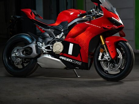 2026 Ducati Panigale V4, красный, 4250000 рублей, вид 2