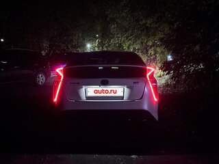 2017 Toyota Prius IV (XW50), белый, 1730000 рублей, вид 3