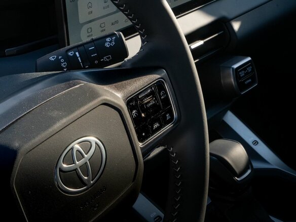2026 Toyota RAV4 VI (XA60), зелёный, 4225000 рублей - вид 23