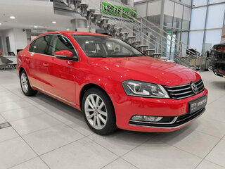 2013 Volkswagen Passat B7, красный, 1099000 рублей, вид 3