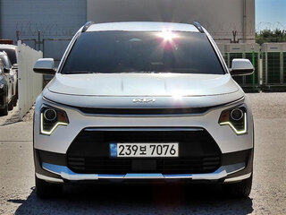 2023 Kia Niro II, белый, 2000000 рублей, вид 2
