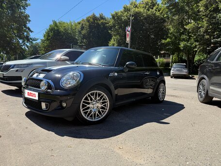 2010 Mini Hatch Cooper S II (R56) Рестайлинг, чёрный, 1550000 рублей, вид 4