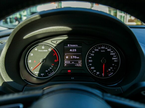 2019 Audi A3 III (8V) Рестайлинг, красный, 2050000 рублей - вид 17