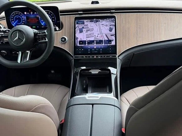 2025 Mercedes-Benz EQE 500, чёрный - вид 8